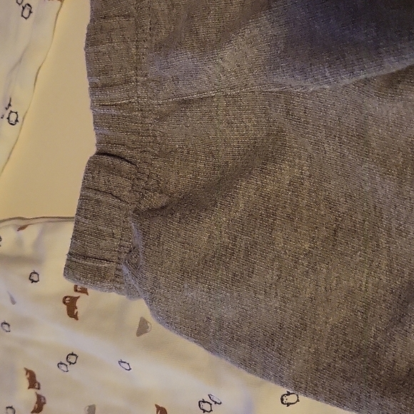 2 pc set Carter's Long Sleeve Bodysuit and Pants 6-9 months White and Gray - Picture 5 of 5